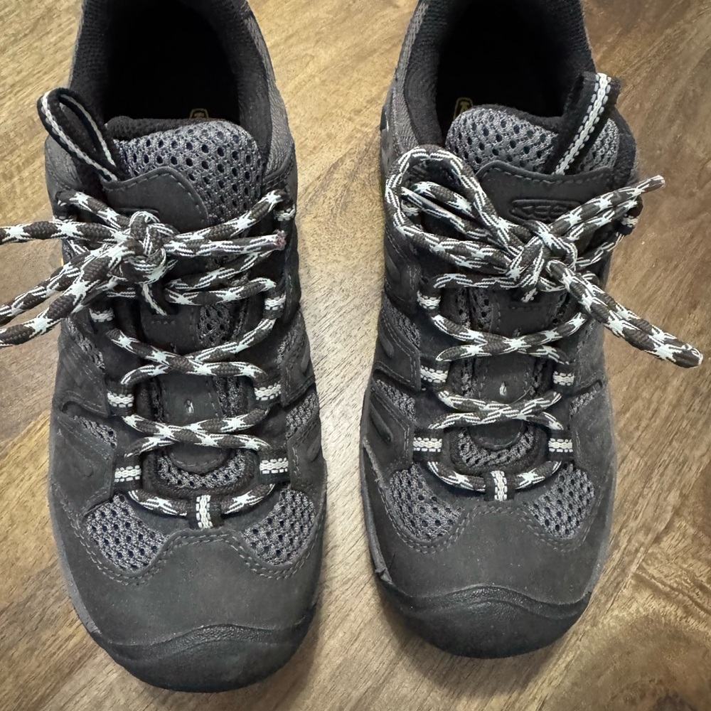 KEEN Women’s Size 7.5 Black All-Terrain Hiking Shoes